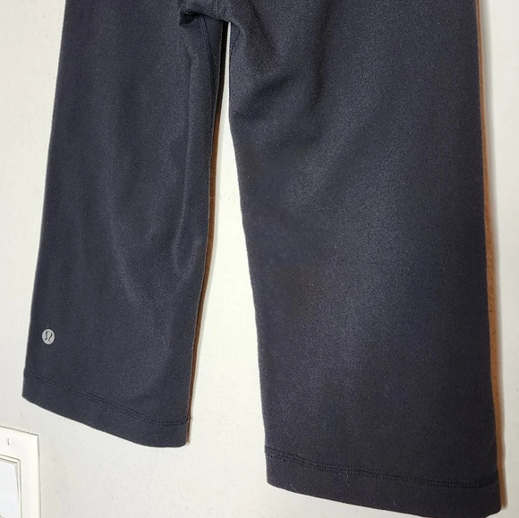 Lululemon Astro Crop black long 14" shorts, black size 2. - Picture 10 of 16